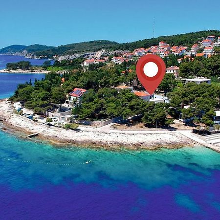 Beach Residences Caroline Хвар Екстериор снимка
