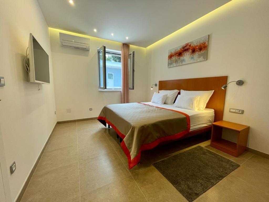 Beach Residences Caroline Хвар Екстериор снимка