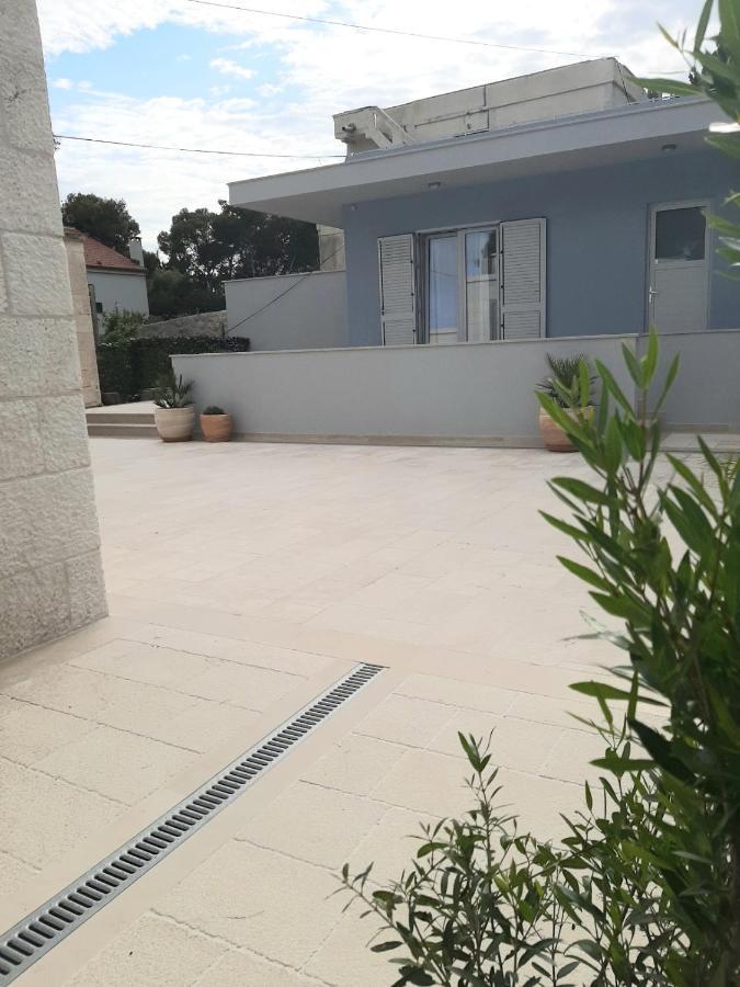 Beach Residences Caroline Хвар Екстериор снимка