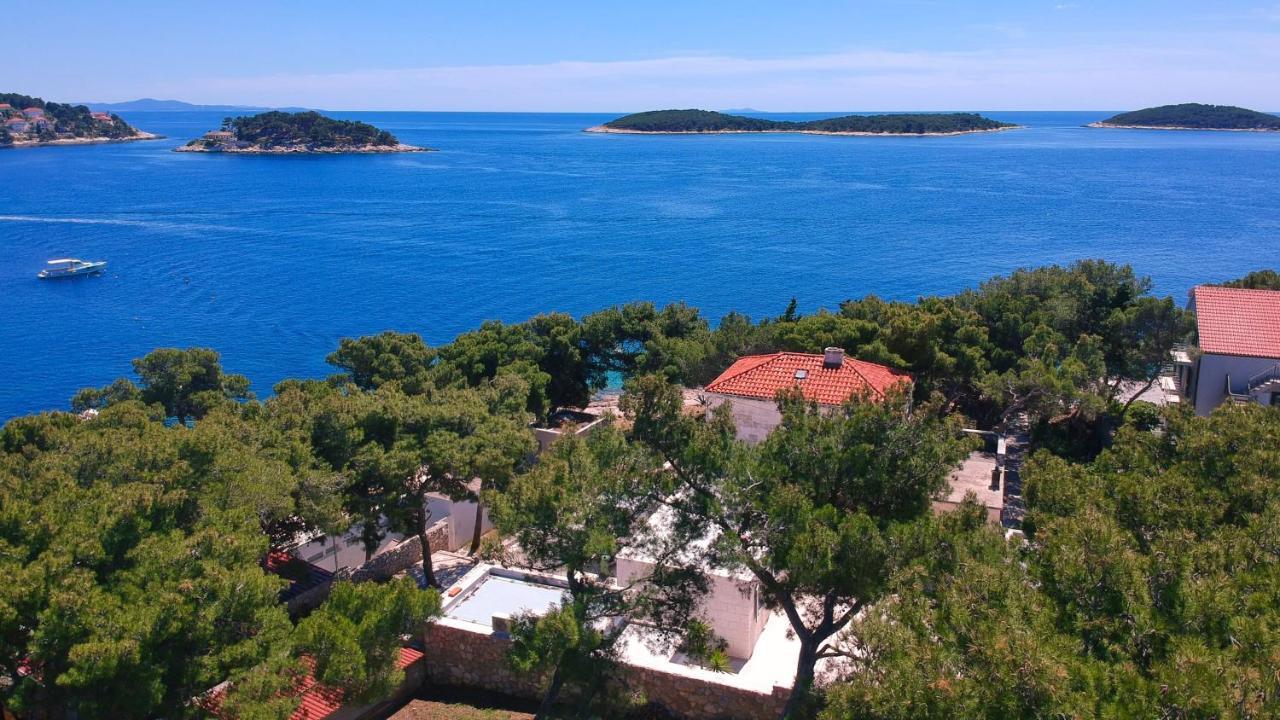 Beach Residences Caroline Хвар Екстериор снимка