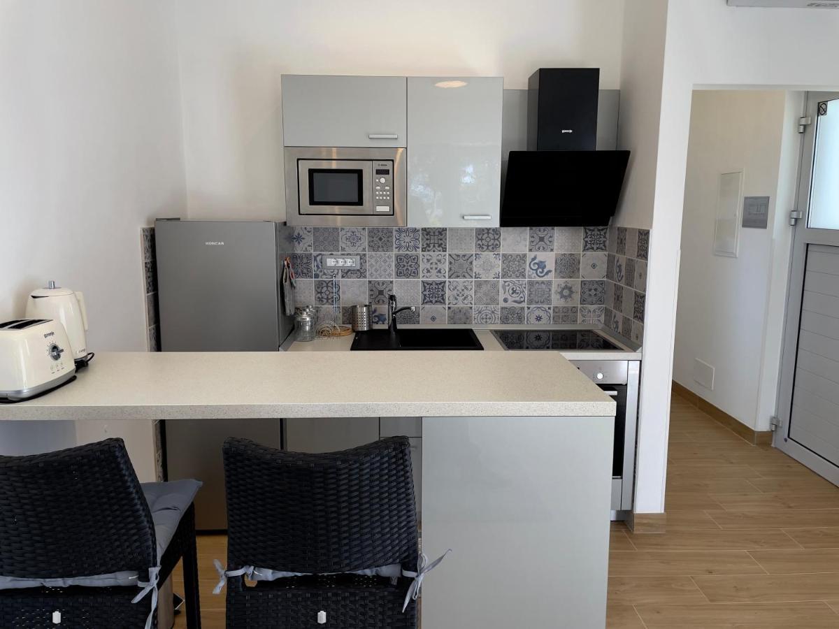 Beach Residences Caroline Хвар Екстериор снимка