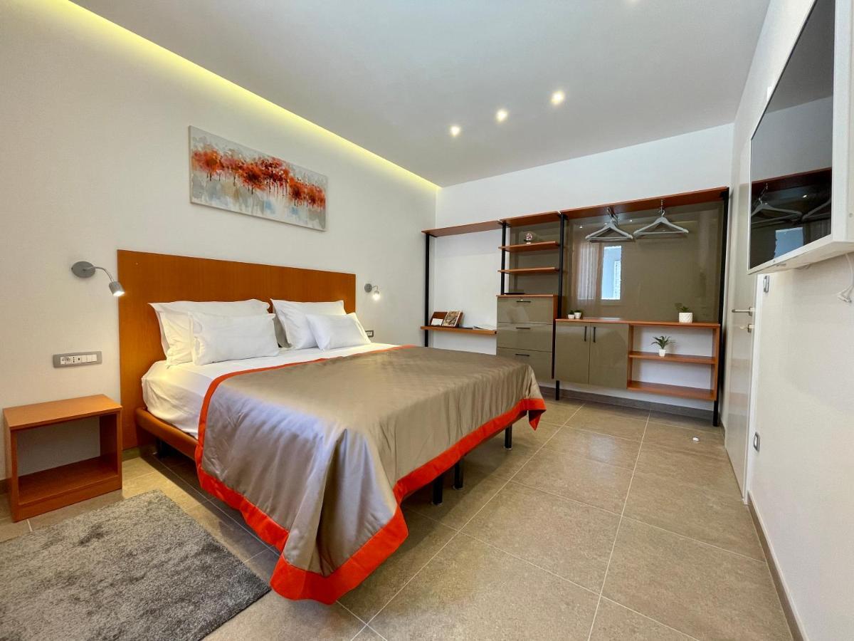 Beach Residences Caroline Хвар Екстериор снимка