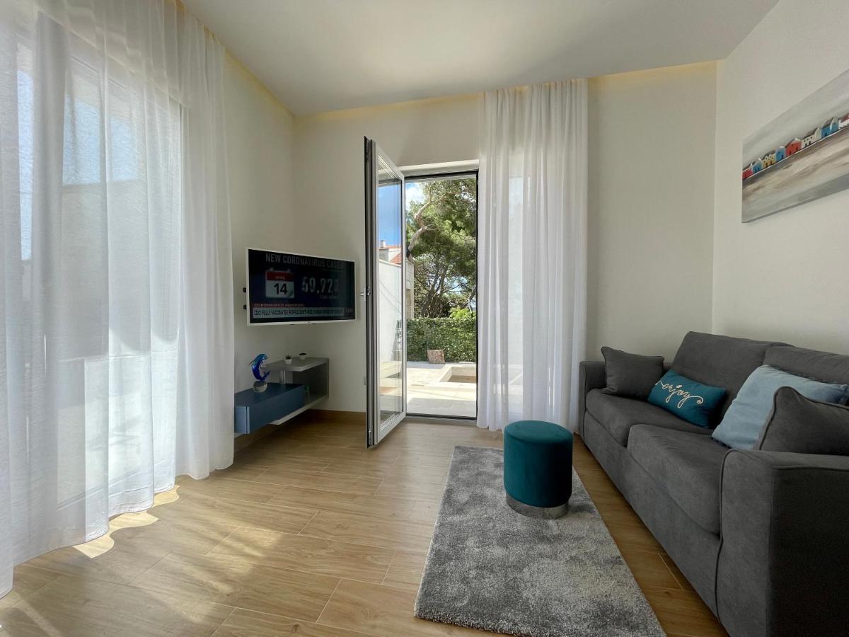Beach Residences Caroline Хвар Екстериор снимка